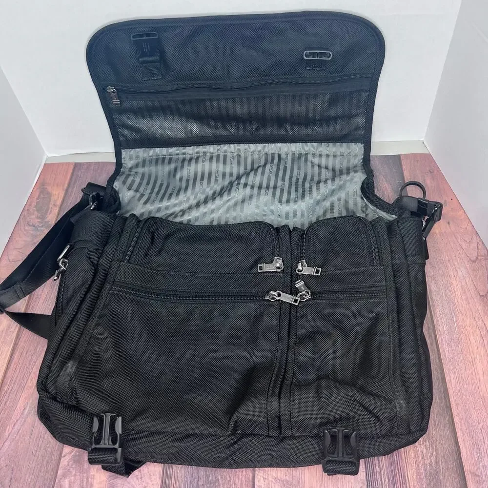 Tumi Messenger Computer Work Bag‎ Expandable